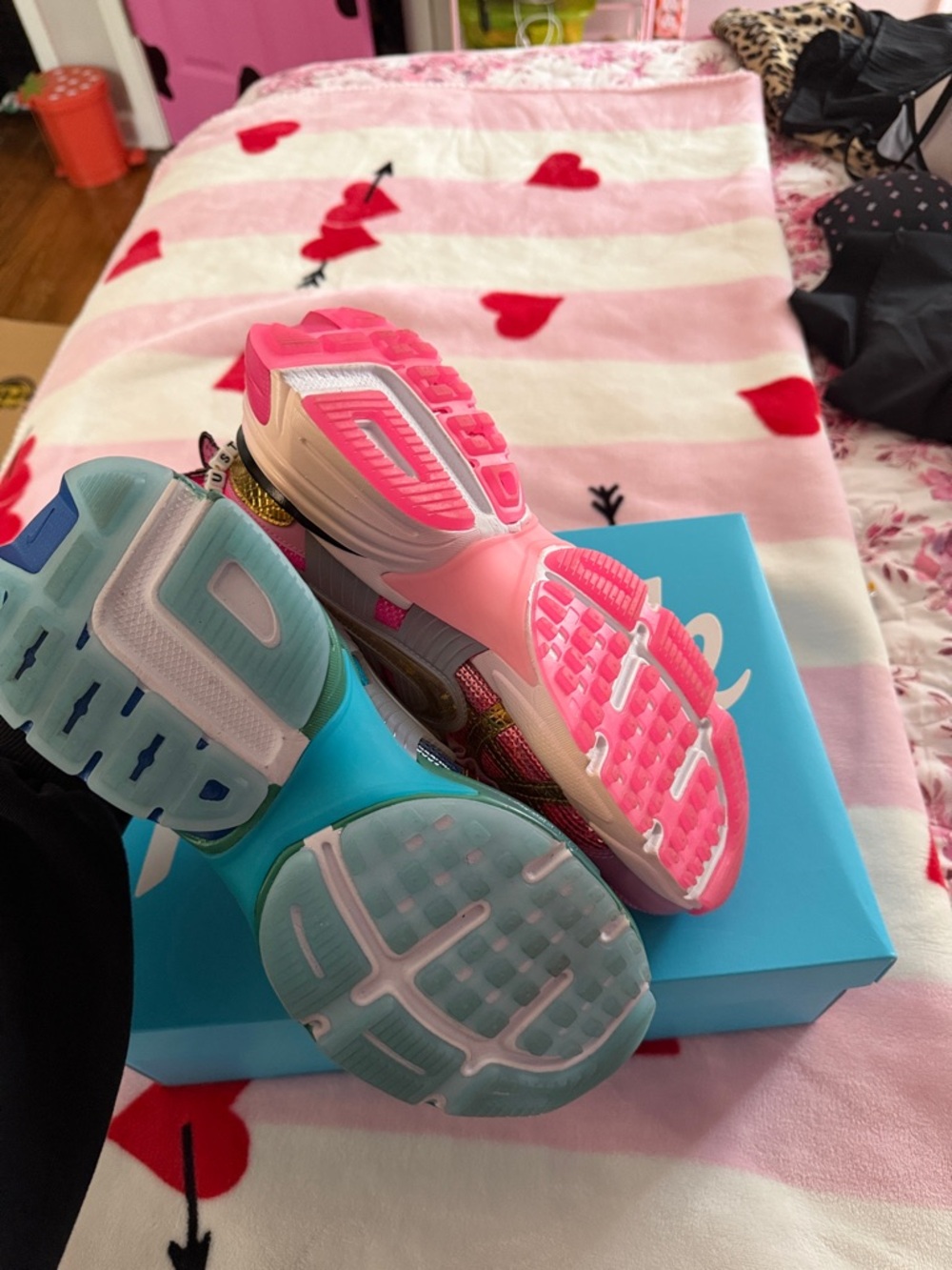Nike v2k run DB21 Doernbecher- Pink & Blue women’s 8 - Picture 3 of 16
